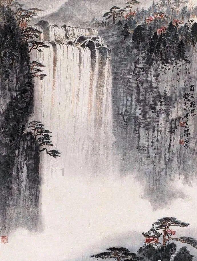 小猫不慎掉进通风管,消防员凿开生命通道